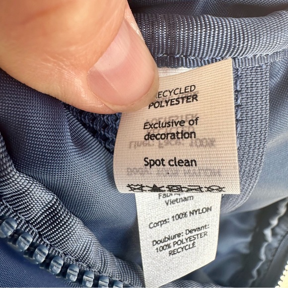 Lululemon Everywhere 2L Large belt bag in Pitch Blue - Picture 10 of 11